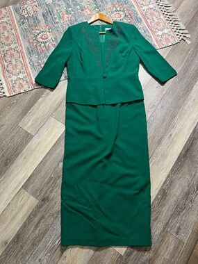 Plaza South Elegant Emerald Green Women's set